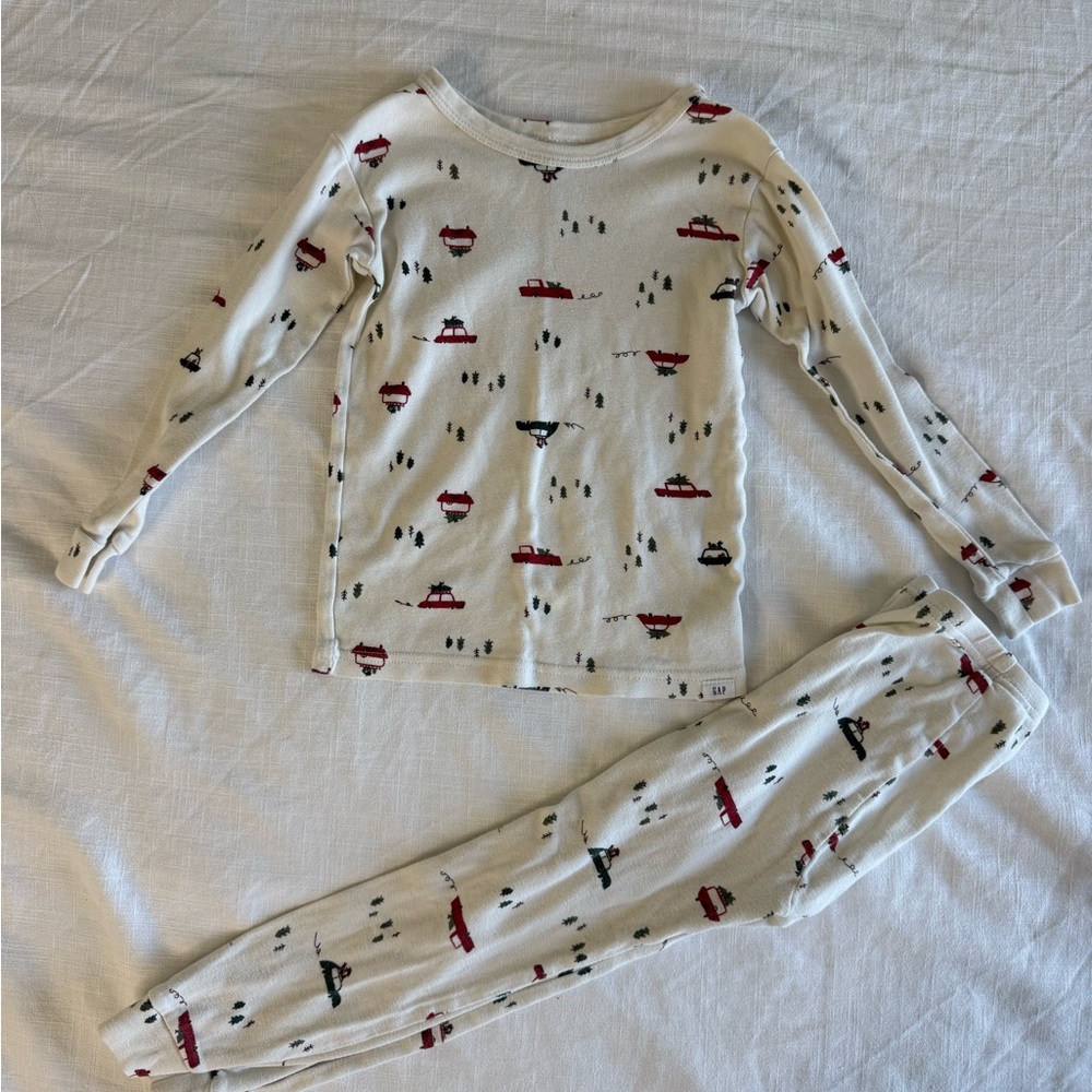 GAP Kids Pajama Set in Cream with Red Patterns